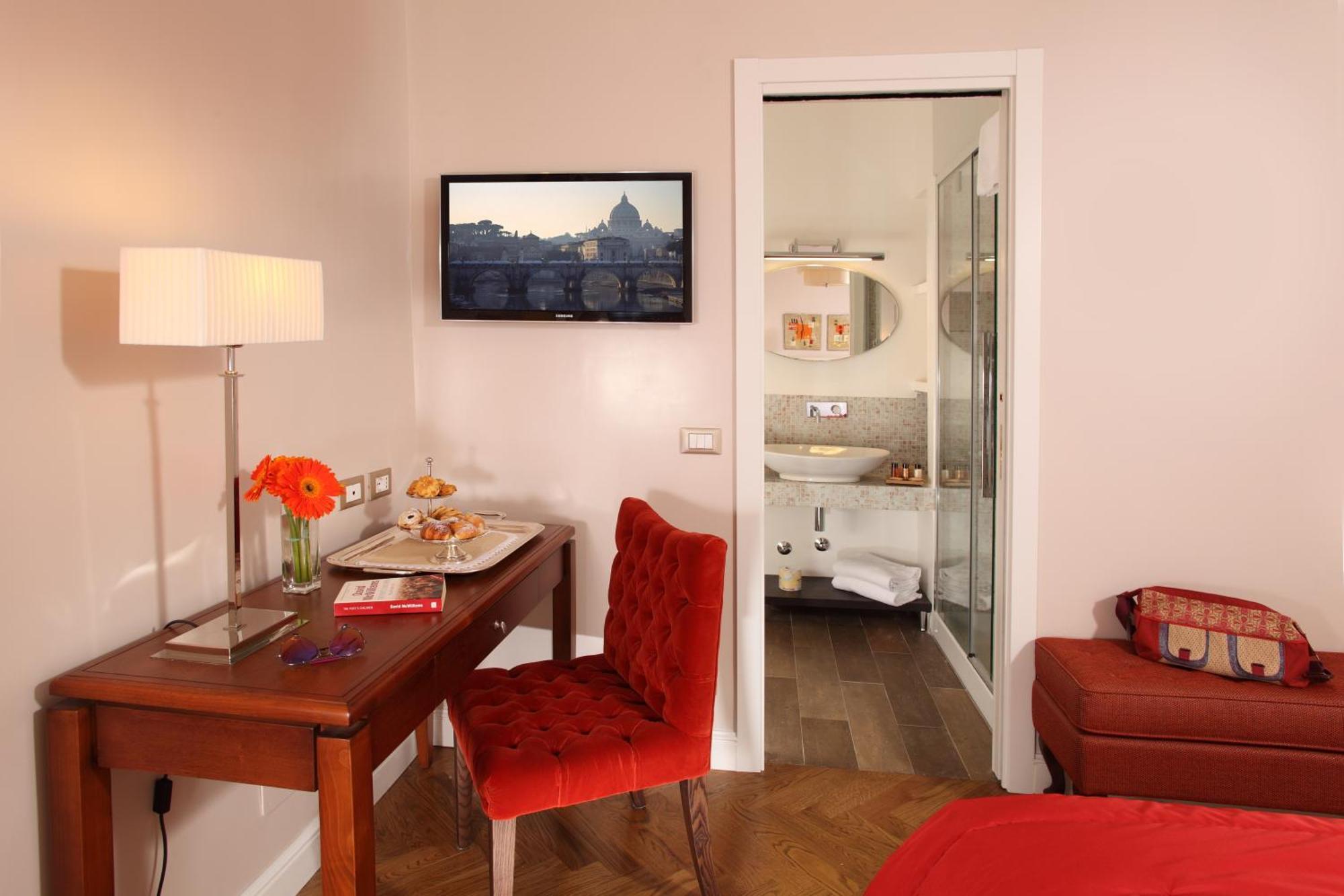 Double or Twin Room Annex Building Via del Corso 75,684852801:JPEG